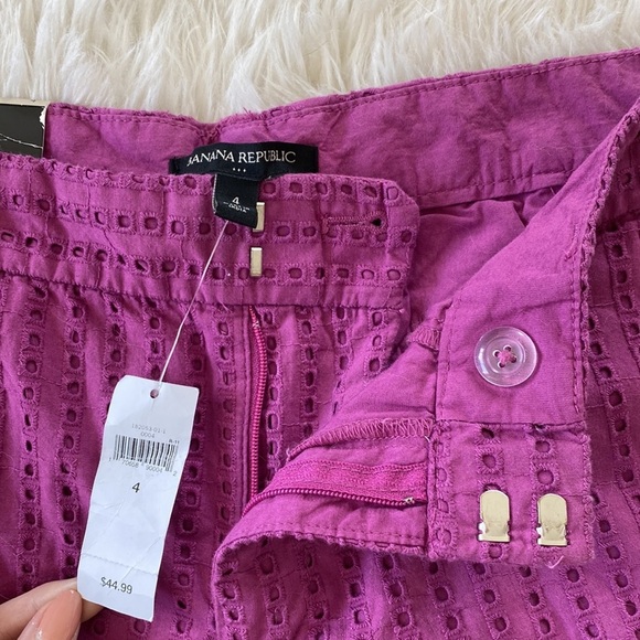 Banana Republic Tailored Eyelet Shorts 4 1/2 Inch - Picture 3 of 8